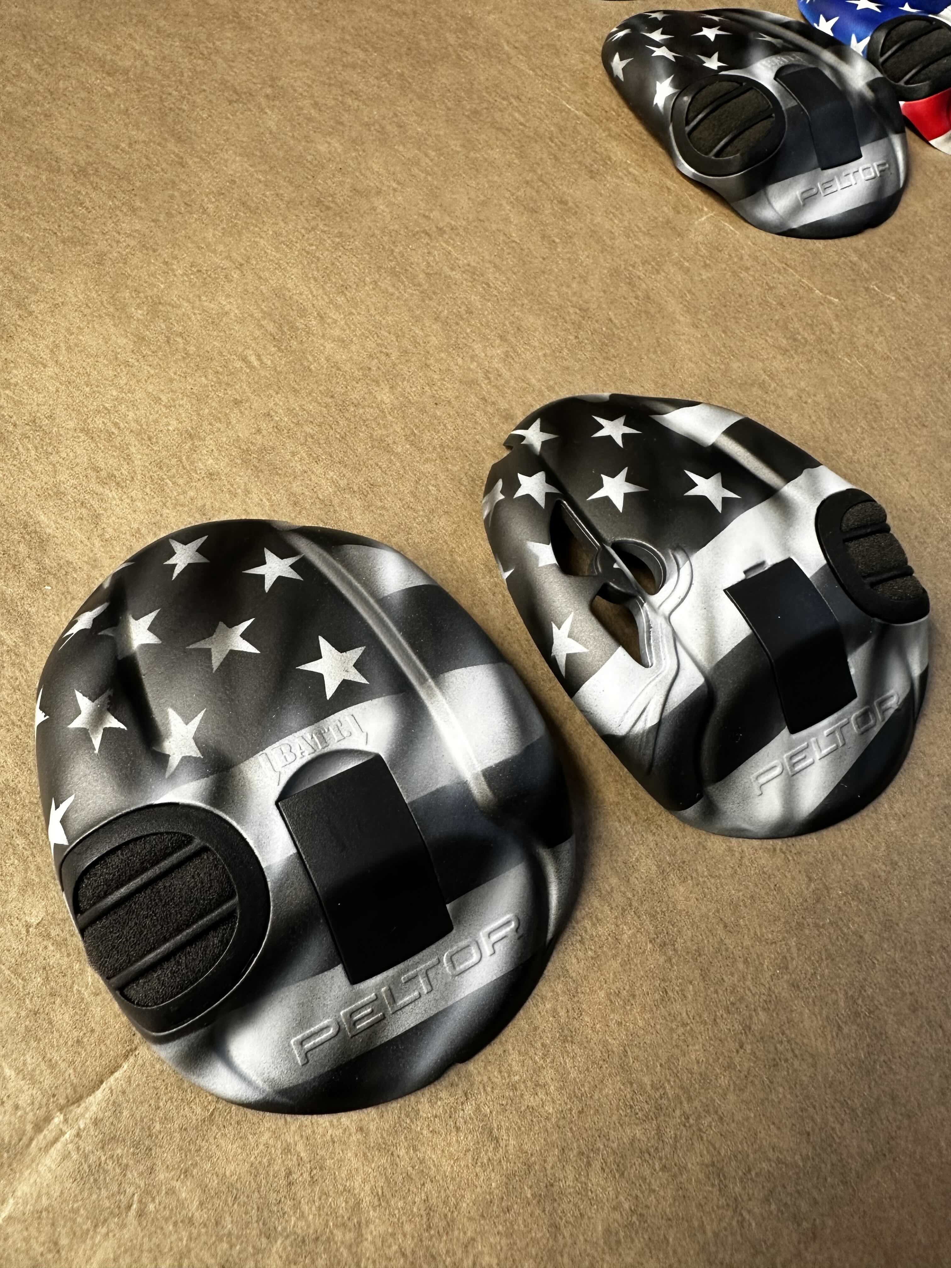 Coques Peltor - USA - b'n'w
